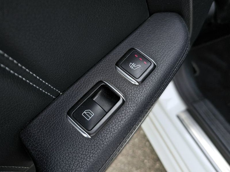 2015 Mercedes-Benz E-Class E300 Avangard photo 16