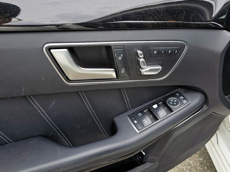 2015 Mercedes-Benz E-Class E300 Avangard photo 19