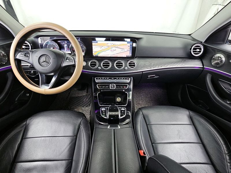 2017 Mercedes-Benz E-Class E220d Avantgarde photo 7