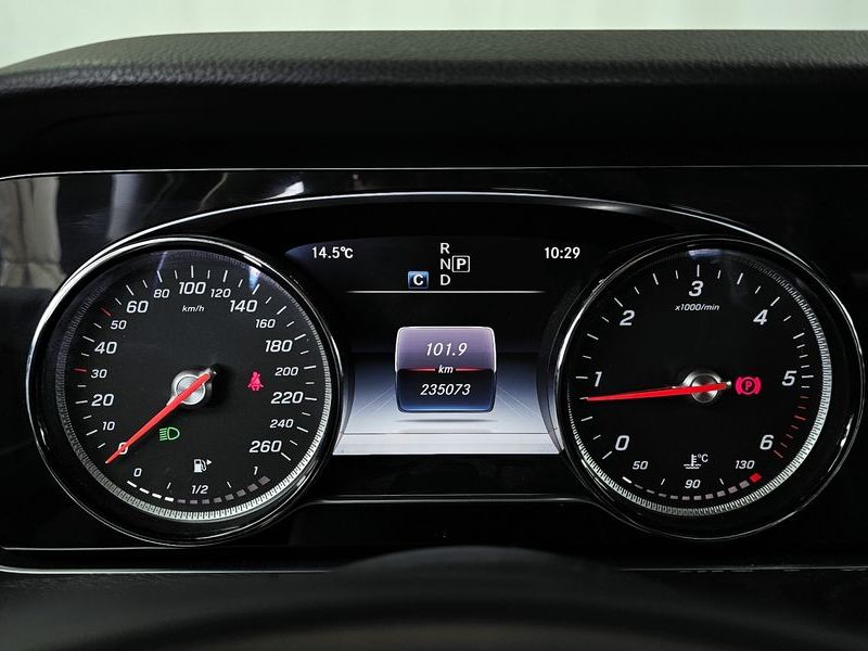 2017 Mercedes-Benz E-Class E220d Avantgarde photo 8