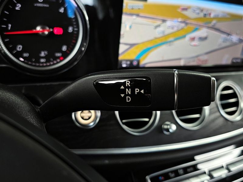 2017 Mercedes-Benz E-Class E220d Avantgarde photo 9