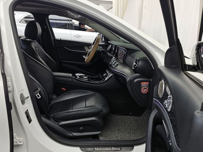 2017 Mercedes-Benz E-Class E220d Avantgarde photo 11