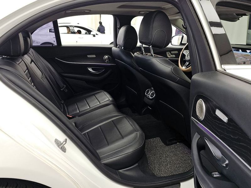 2017 Mercedes-Benz E-Class E220d Avantgarde photo 12