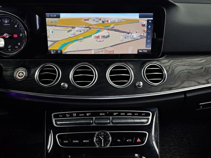2017 Mercedes-Benz E-Class E220d Avantgarde photo 14