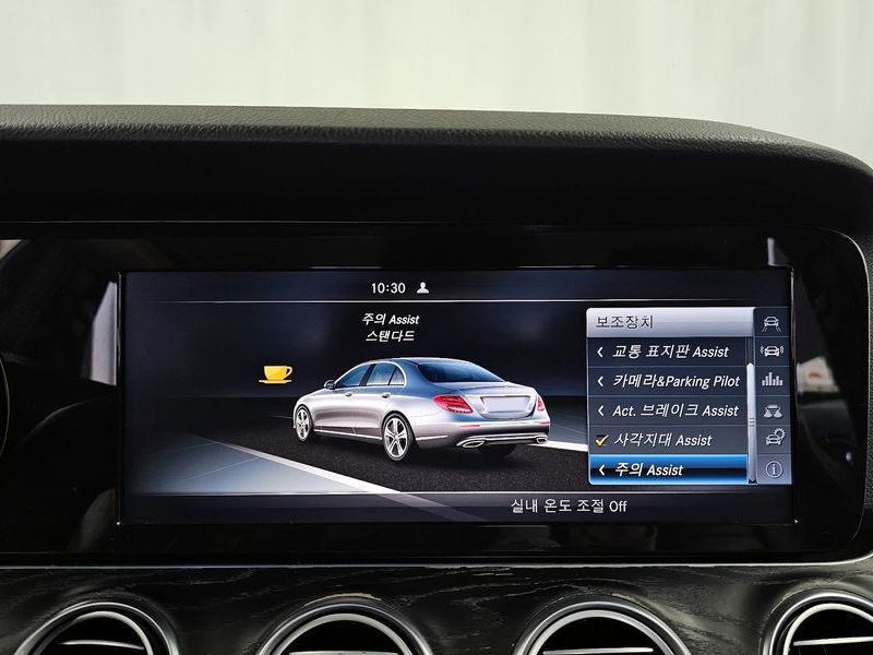 2017 Mercedes-Benz E-Class E220d Avantgarde photo 16
