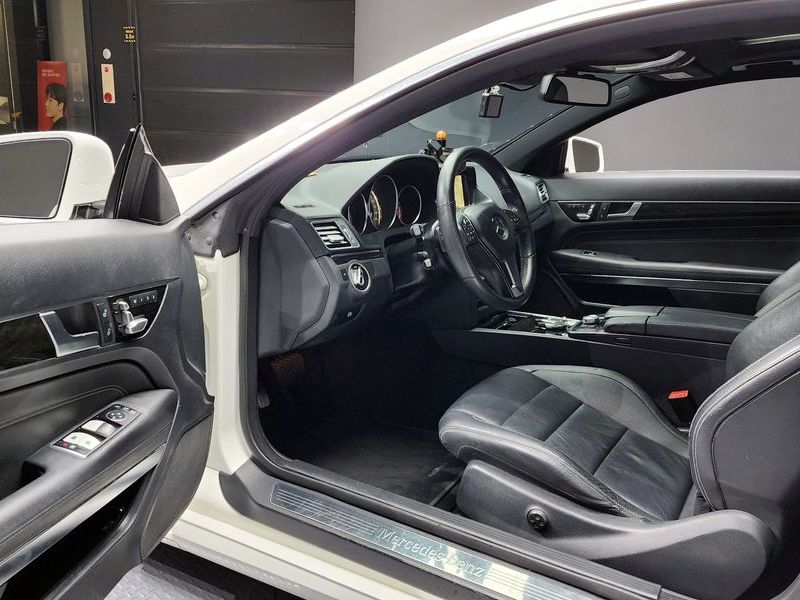 2015 Mercedes-Benz E-Class E200 Coupe photo 11