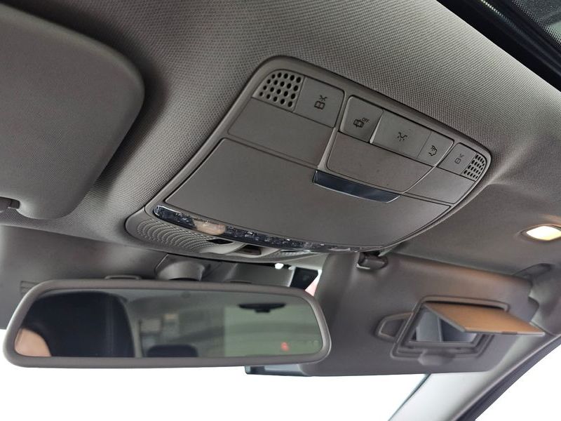 2015 Mercedes-Benz C-Class C200 photo 17