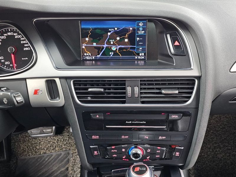 2015 Audi A4 35 TDI Quattro Dynamic B8 photo 16