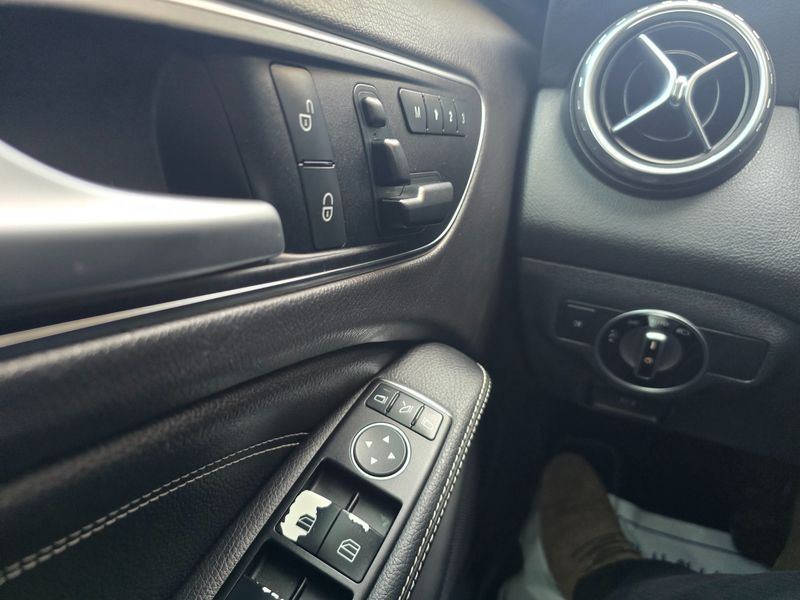 2015 Mercedes-Benz A-Class GLA200 d 4MATIC photo 18