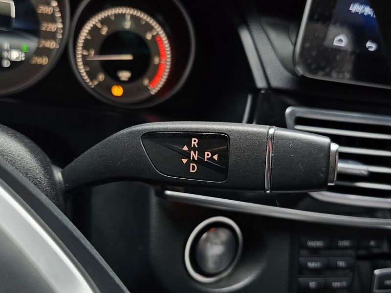 2015 Mercedes-Benz E-Class E220 Bluetec Avantgarde Sport photo 9