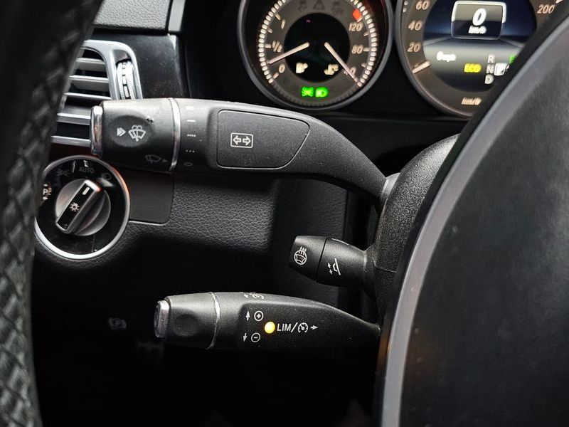 2015 Mercedes-Benz E-Class E220 Bluetec Avantgarde Sport photo 17