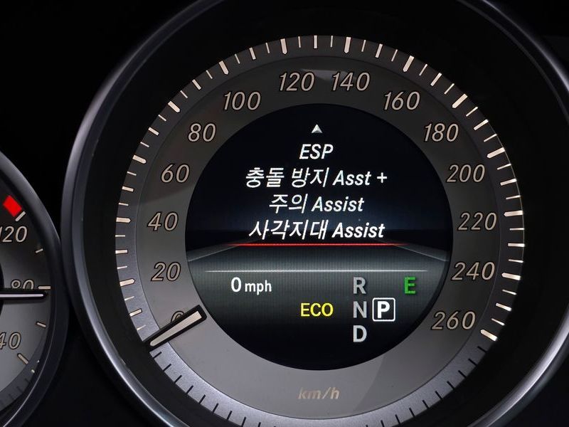 2015 Mercedes-Benz E-Class E220 Bluetec Avantgarde Sport photo 15