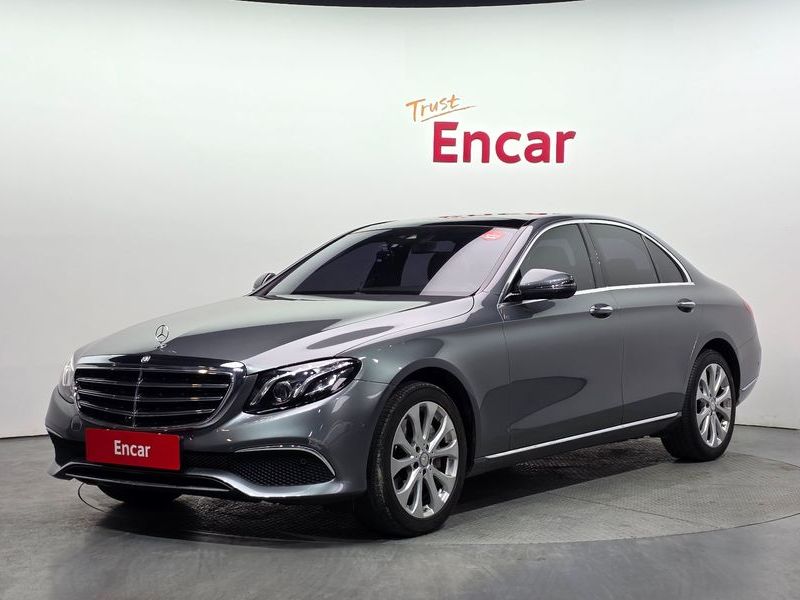 2017 Mercedes-Benz E-Class E300 Exclusive photo 1