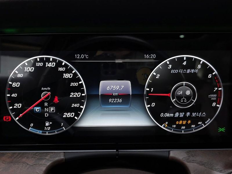 2017 Mercedes-Benz E-Class E300 Exclusive photo 8