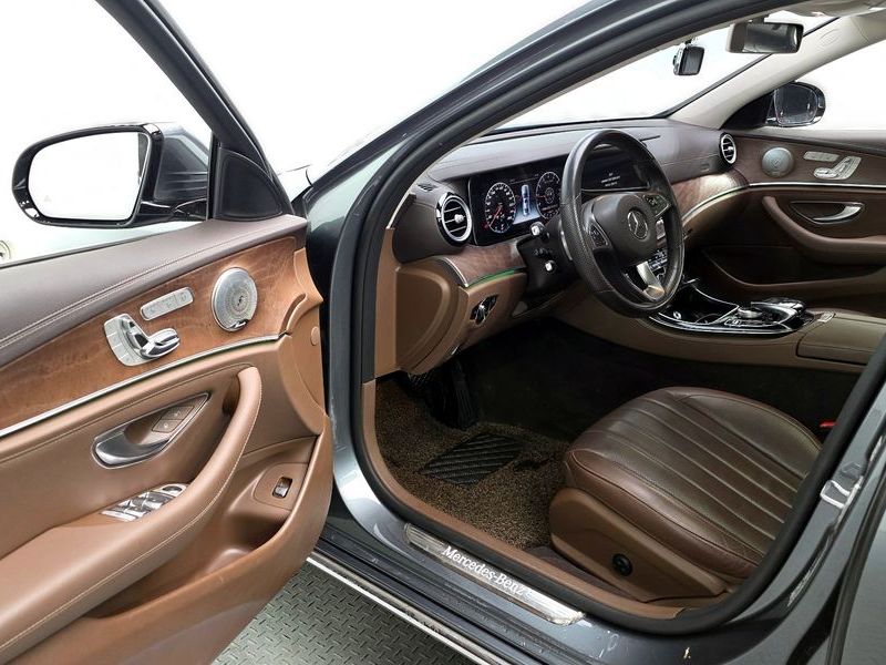 2017 Mercedes-Benz E-Class E300 Exclusive photo 10
