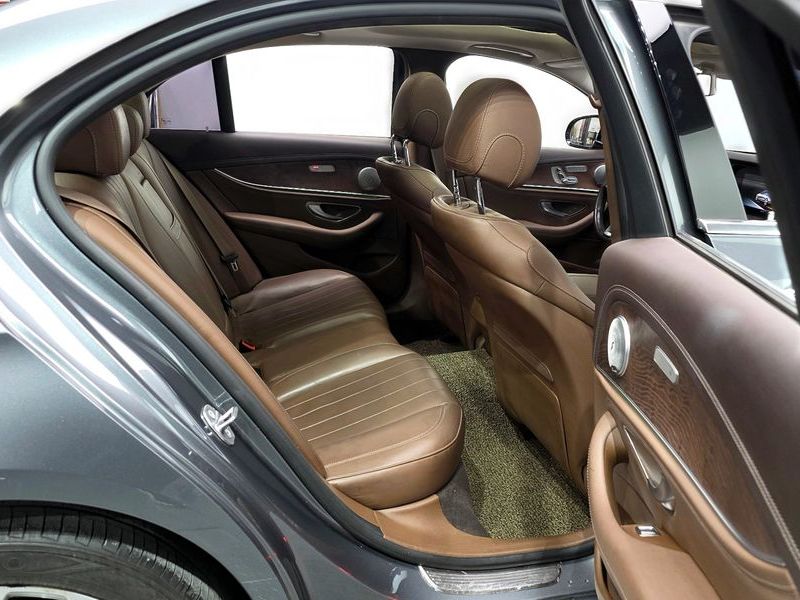 2017 Mercedes-Benz E-Class E300 Exclusive photo 12