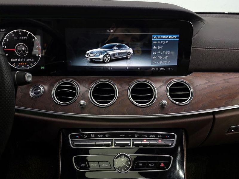 2017 Mercedes-Benz E-Class E300 Exclusive photo 14