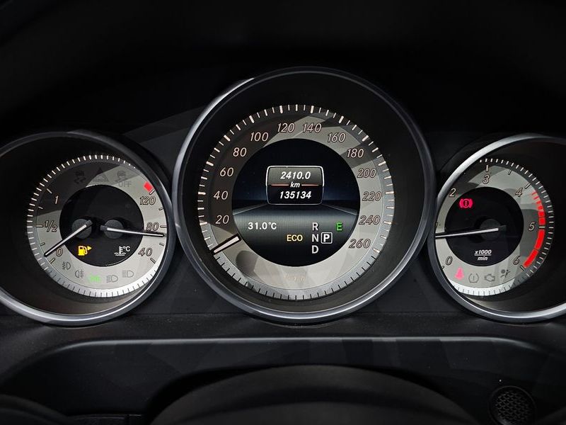 2016 Mercedes-Benz E-Class E220 Bluetec Avantgarde photo 8
