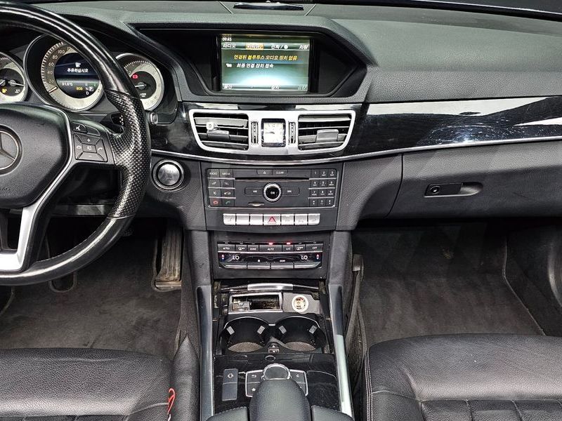 2016 Mercedes-Benz E-Class E220 Bluetec Avantgarde photo 14