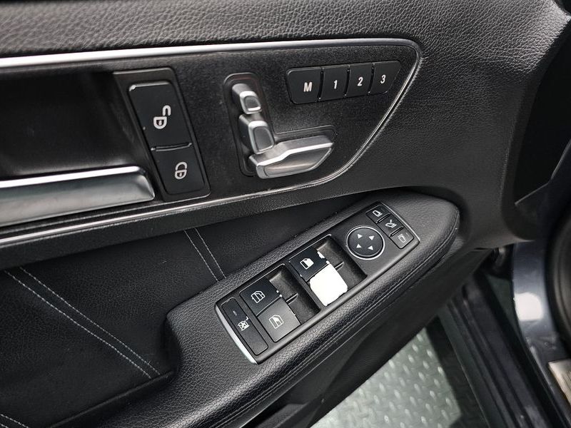 2016 Mercedes-Benz E-Class E220 Bluetec Avantgarde photo 18