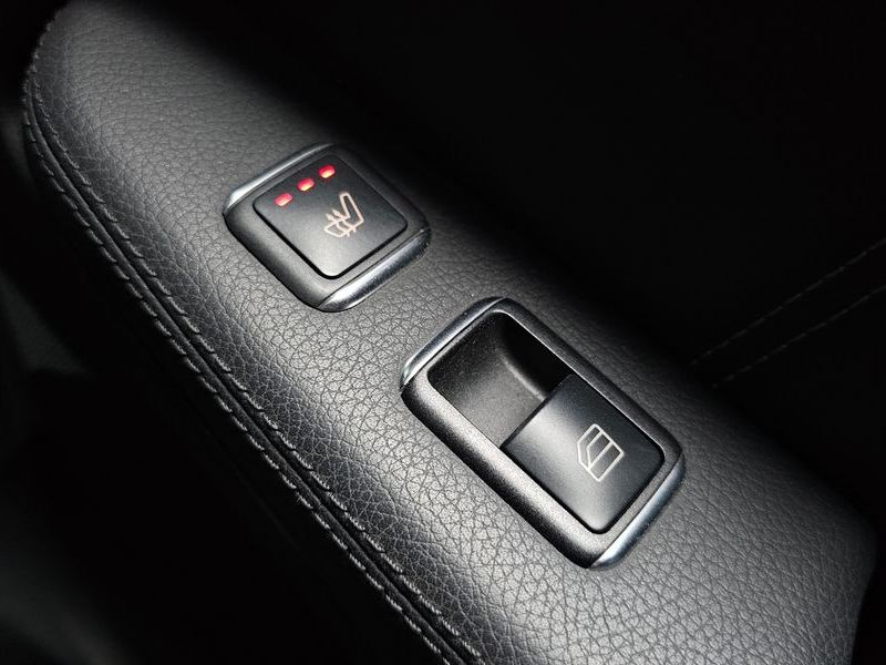 2016 Mercedes-Benz E-Class E220 Bluetec Avantgarde photo 19