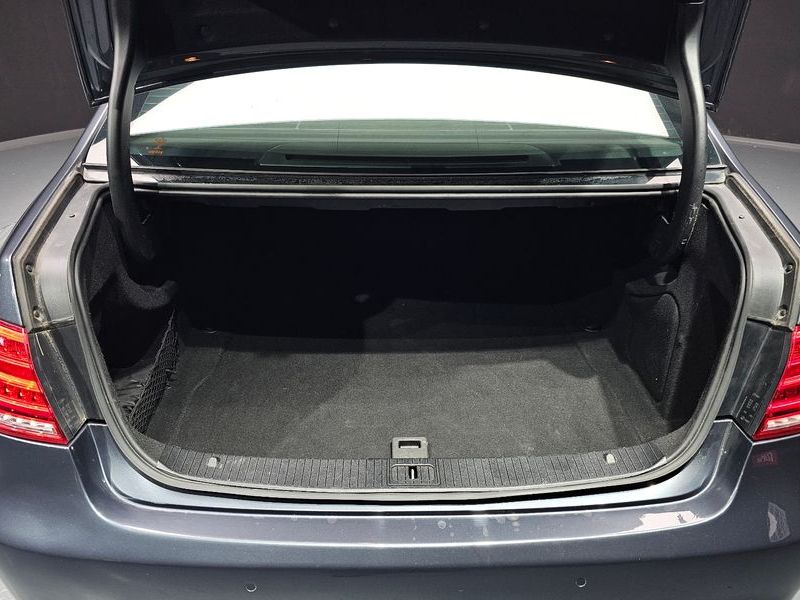 2016 Mercedes-Benz E-Class E220 Bluetec Avantgarde photo 20