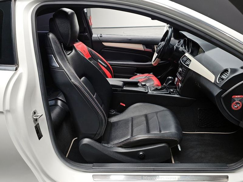 2015 Mercedes-Benz C-Class C220 CDI Coupe photo 10