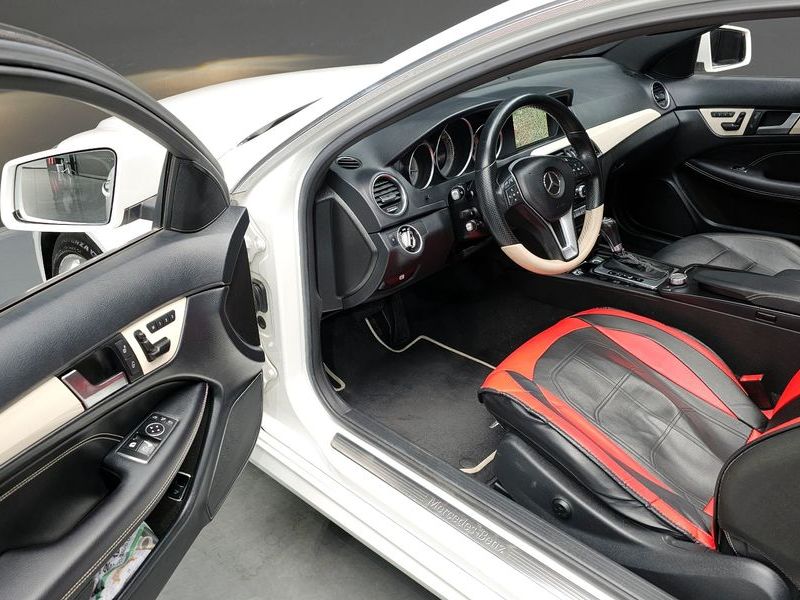 2015 Mercedes-Benz C-Class C220 CDI Coupe photo 12