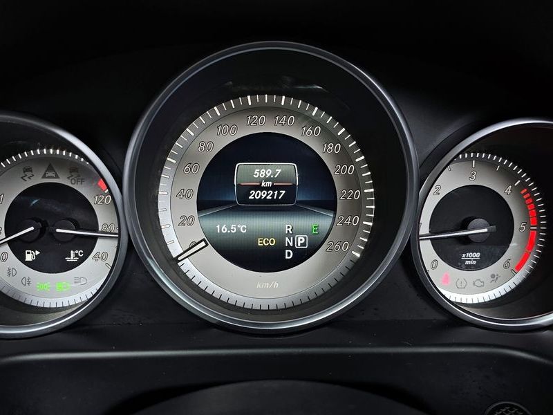 2016 Mercedes-Benz E-Class E220 Bluetec Avantgarde photo 8