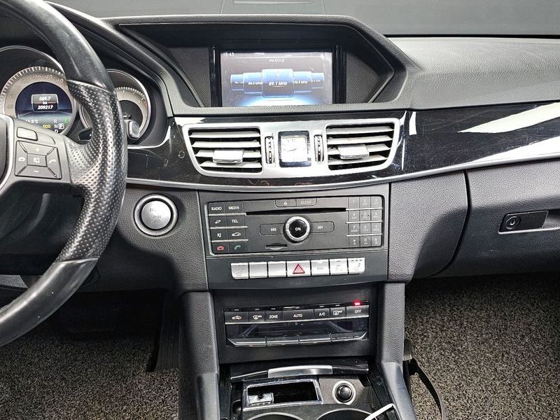 2016 Mercedes-Benz E-Class E220 Bluetec Avantgarde photo 14