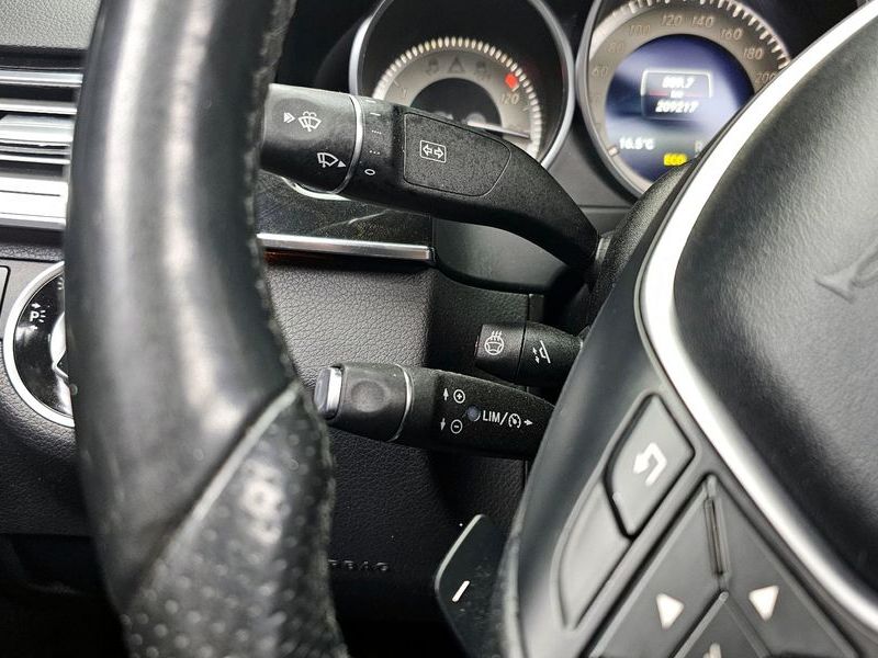 2016 Mercedes-Benz E-Class E220 Bluetec Avantgarde photo 17