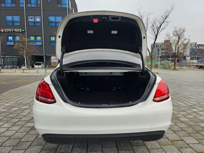 2016 Mercedes-Benz C-Class C200 photo 9