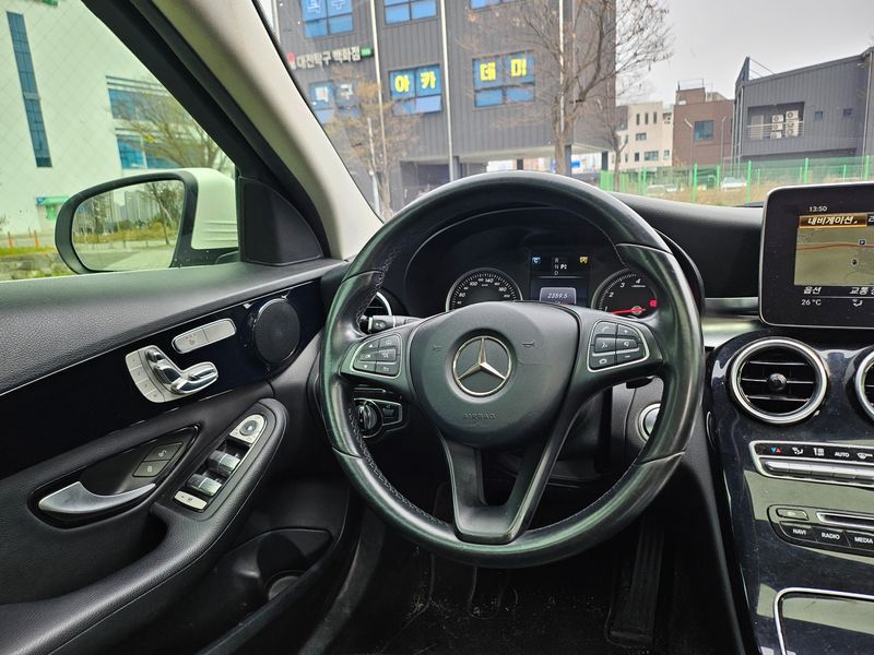 2016 Mercedes-Benz C-Class C200 photo 18