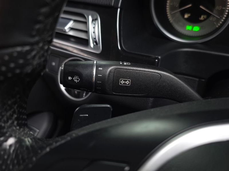 2016 Mercedes-Benz E-Class E220 Bluetec Avantgarde photo 17