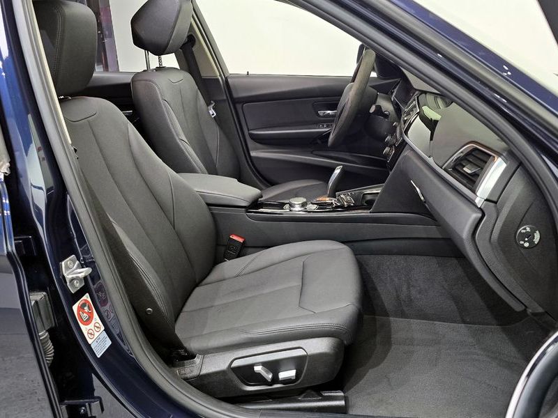 2017 BMW 3 Series 320d photo 12
