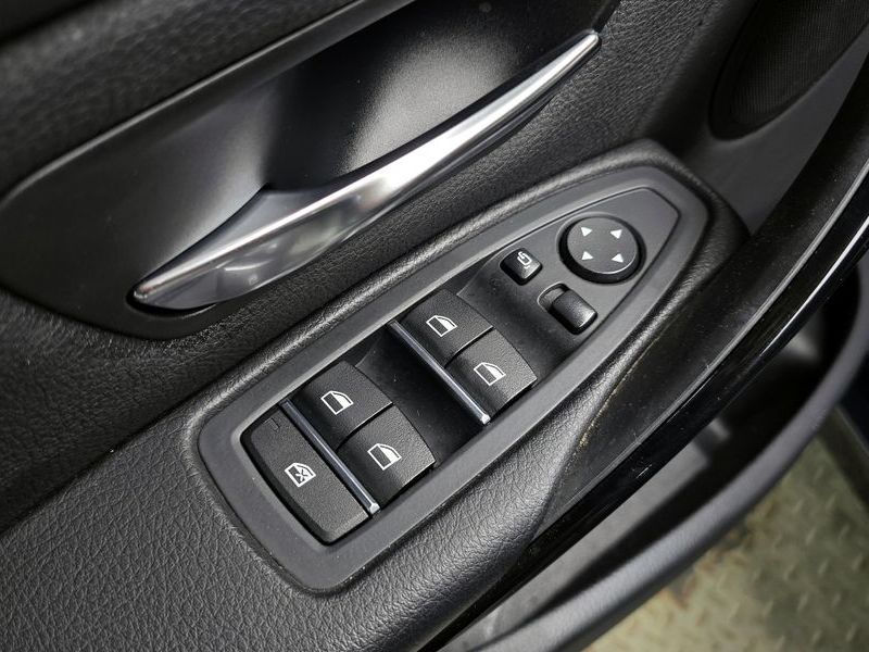 2017 BMW 3 Series 320d photo 13