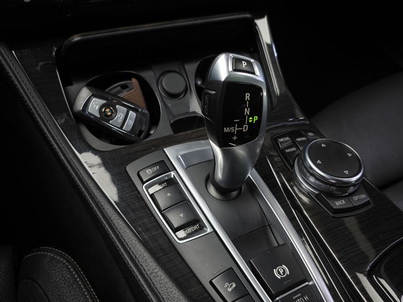 2016 BMW 5 Series 520d xDrive Luxury Plus photo 9