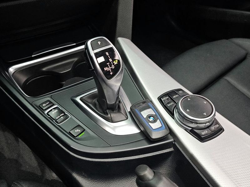 2015 BMW 3 Series 320d M Performence Edition photo 9