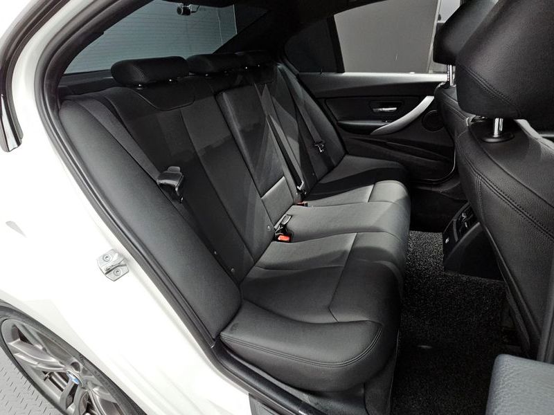 2015 BMW 3 Series 320d M Performence Edition photo 11