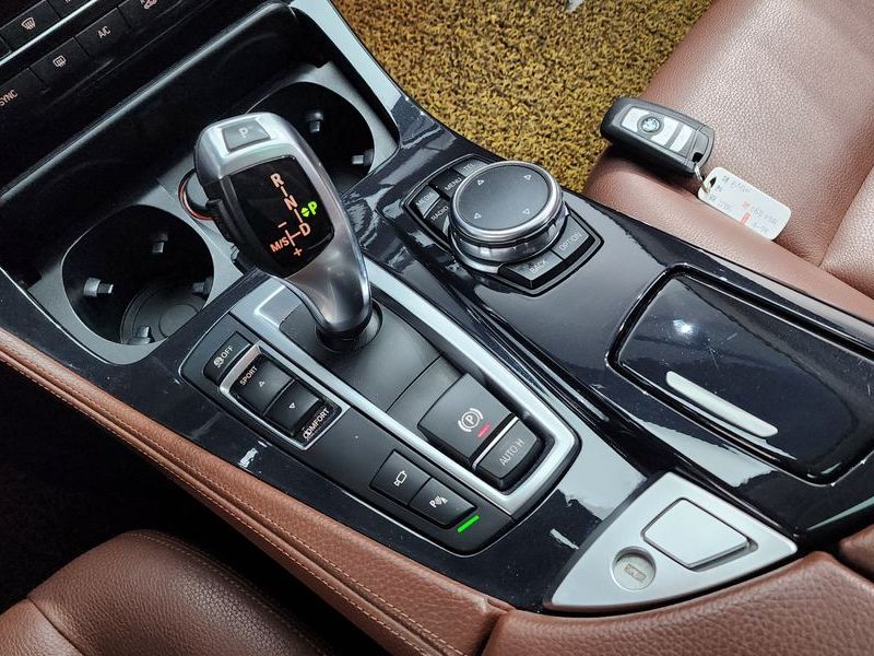2016 BMW 5 Series 520d M Aero Dynamic photo 9