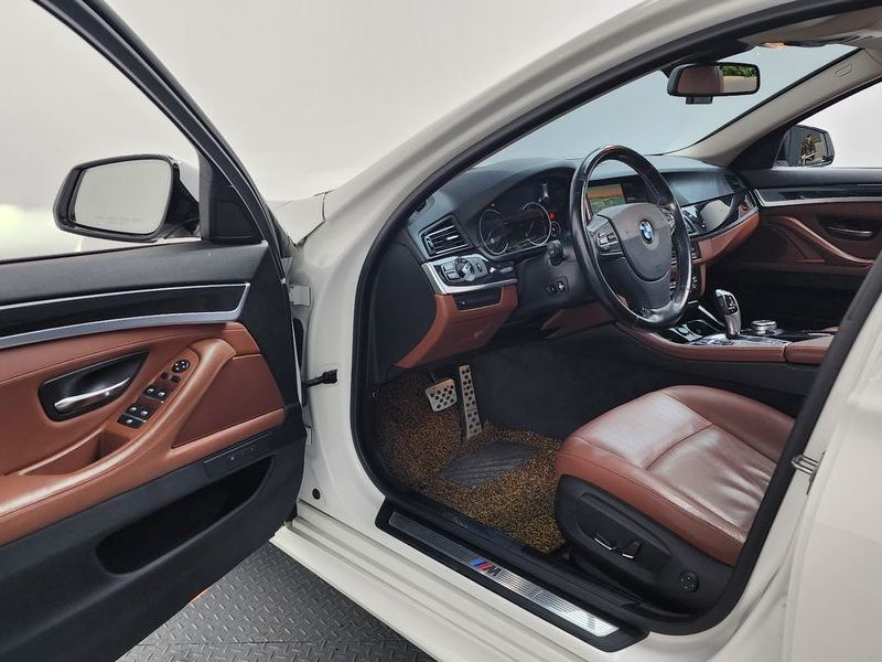 2016 BMW 5 Series 520d M Aero Dynamic photo 10