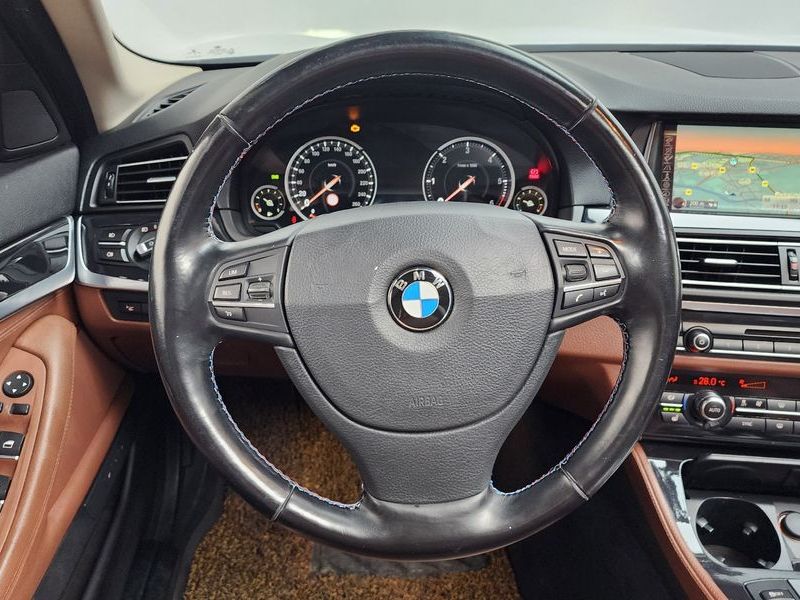 2016 BMW 5 Series 520d M Aero Dynamic photo 13
