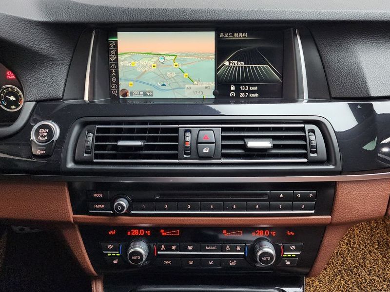2016 BMW 5 Series 520d M Aero Dynamic photo 15