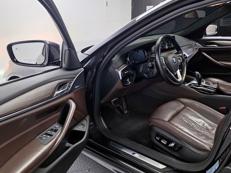 2017 BMW 5 Series 520d xDrive M Sport Package Plus photo 10