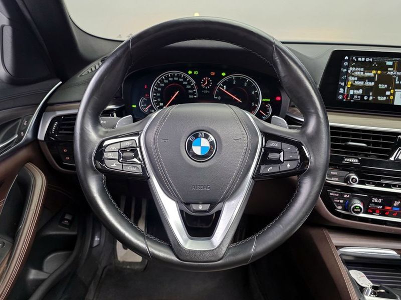 2017 BMW 5 Series 520d xDrive M Sport Package Plus photo 13