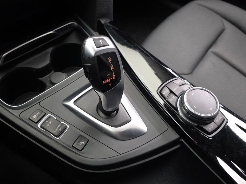 2016 BMW 3 Series 320d photo 9