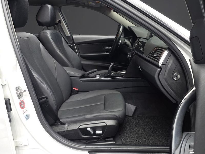 2016 BMW 3 Series 320d photo 11