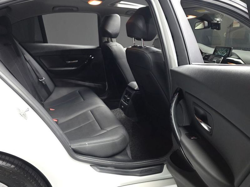 2016 BMW 3 Series 320d photo 12