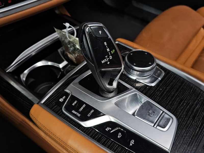 2017 BMW 7 Series 740d xDrive M Sport photo 9