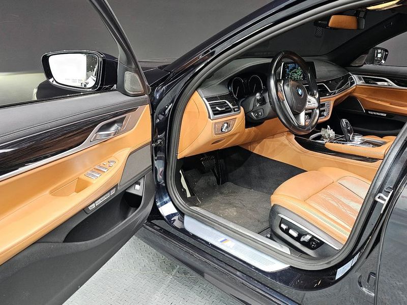 2017 BMW 7 Series 740d xDrive M Sport photo 10